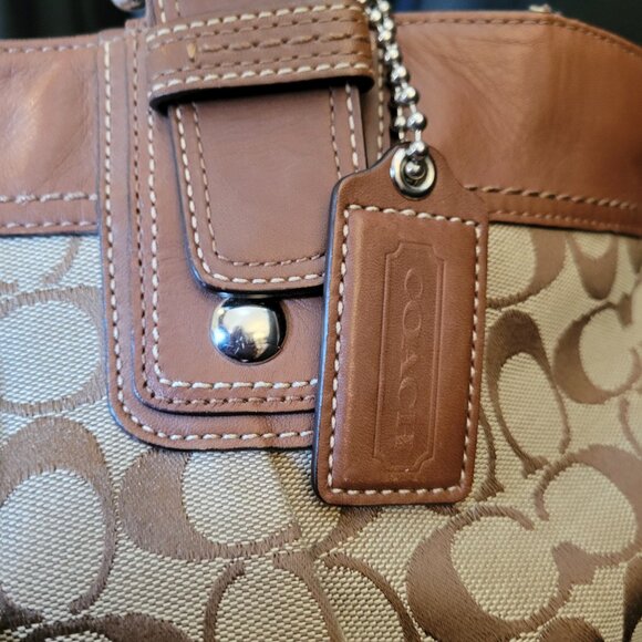 COACH Signature Pleated Shoulder tote in Brown/Beige. Perfect classic fall bag! - Picture 14 of 16